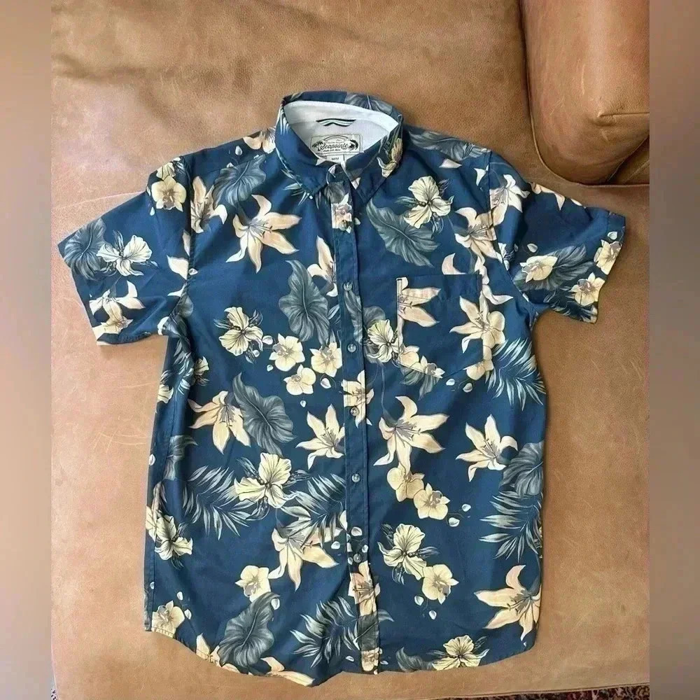 Island Classics Seapointe Collared Button Up Hawaiian Shirt Medium